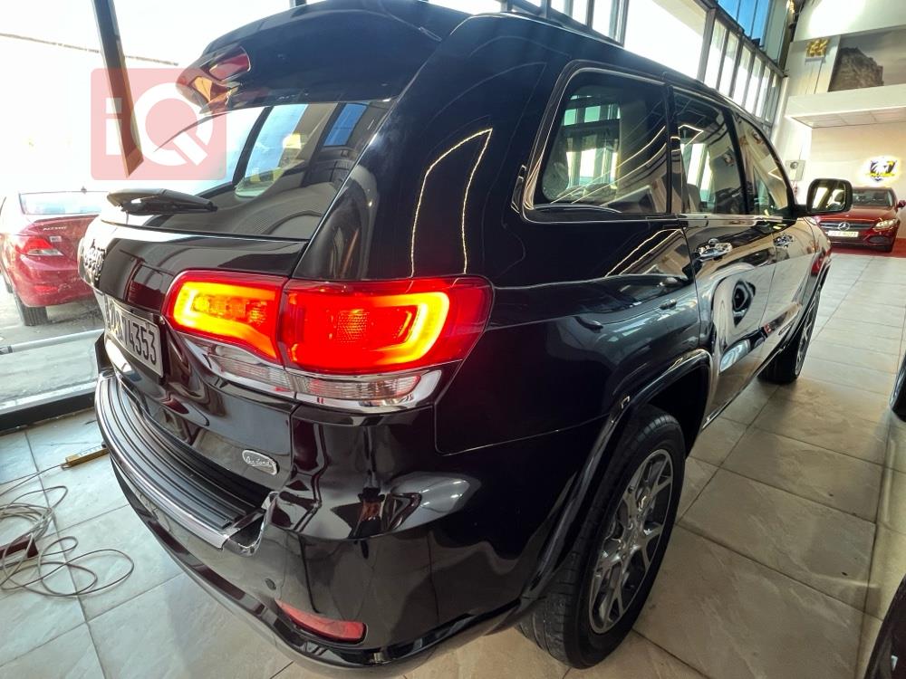 جیپ گراند شیرۆکی